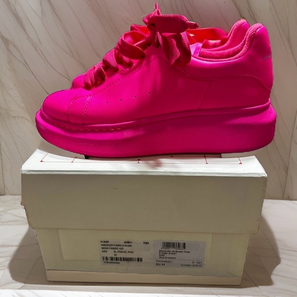 Only worn 3 times there were to small for my daughter - Picture 5 of 6